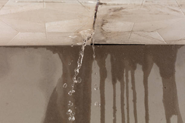 Professional Water Extraction technician working in Barnesville, OH
